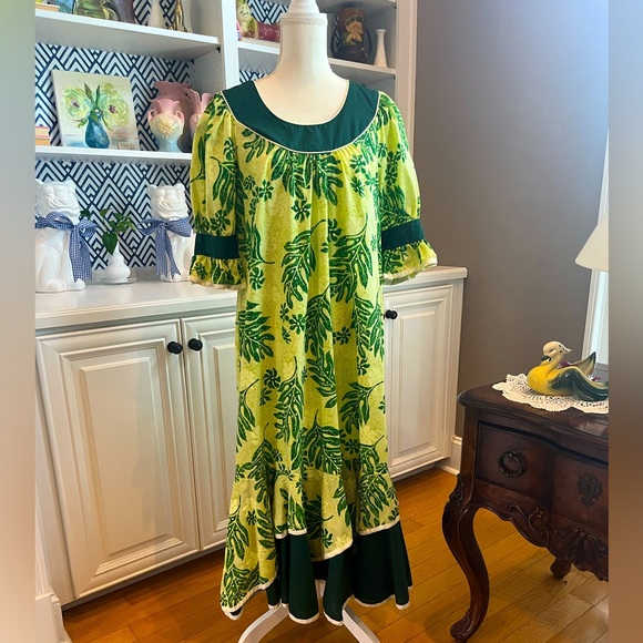 Winnie Fashion Dresses & Skirts - Winnie Fashion Large Hawaiian Muumuu